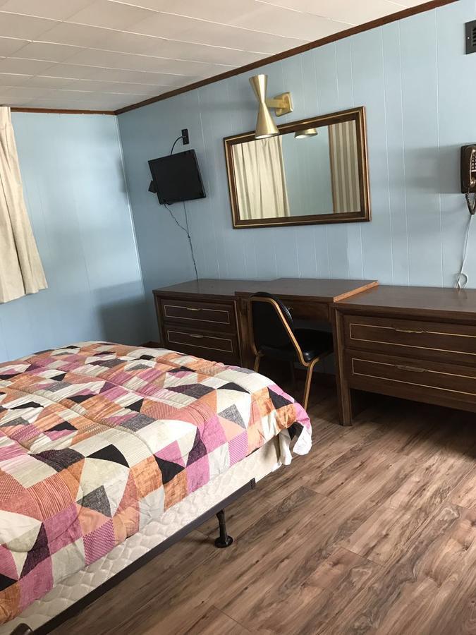 Melody Motor Lodge Connellsville Exterior photo